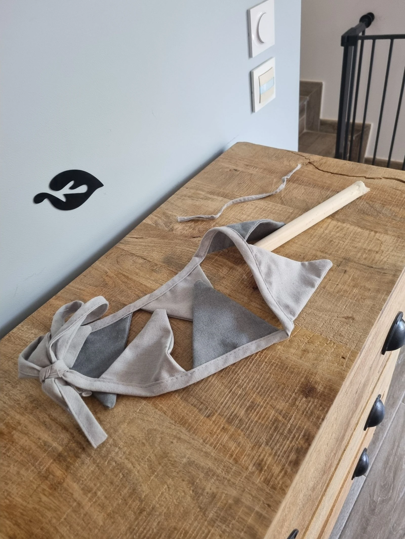 Tipi infantil gris con guirnalda - Para restaurar – photo 7